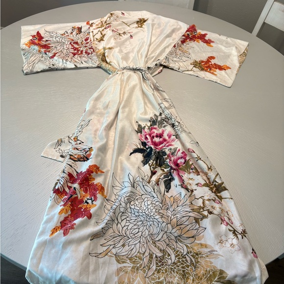 Natori Charmeuse Floral Print Kimono Wrap Robe Size Small - Picture 13 of 13